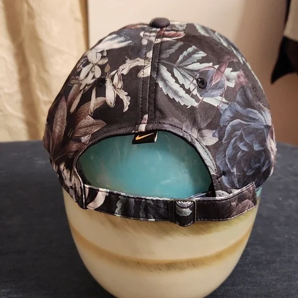 NWOT Nike Heritage86 Logo Floral Tennis Cap